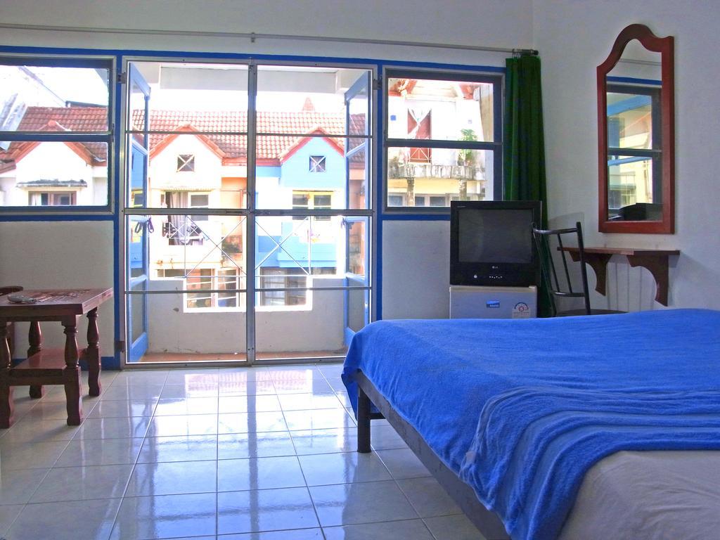 Niku Guesthouse Patong Exterior photo